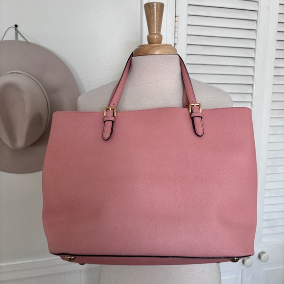 Michael Kors Jetset Multifunction Pocket Leather Tote in Pink - Picture 6 of 11